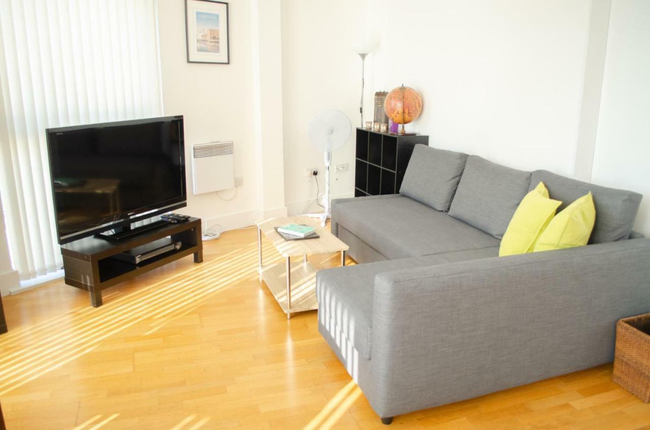 Serviced Apartment In Liverpool City Centre - Free Parking - Balcony - By Happy Days 外观 照片